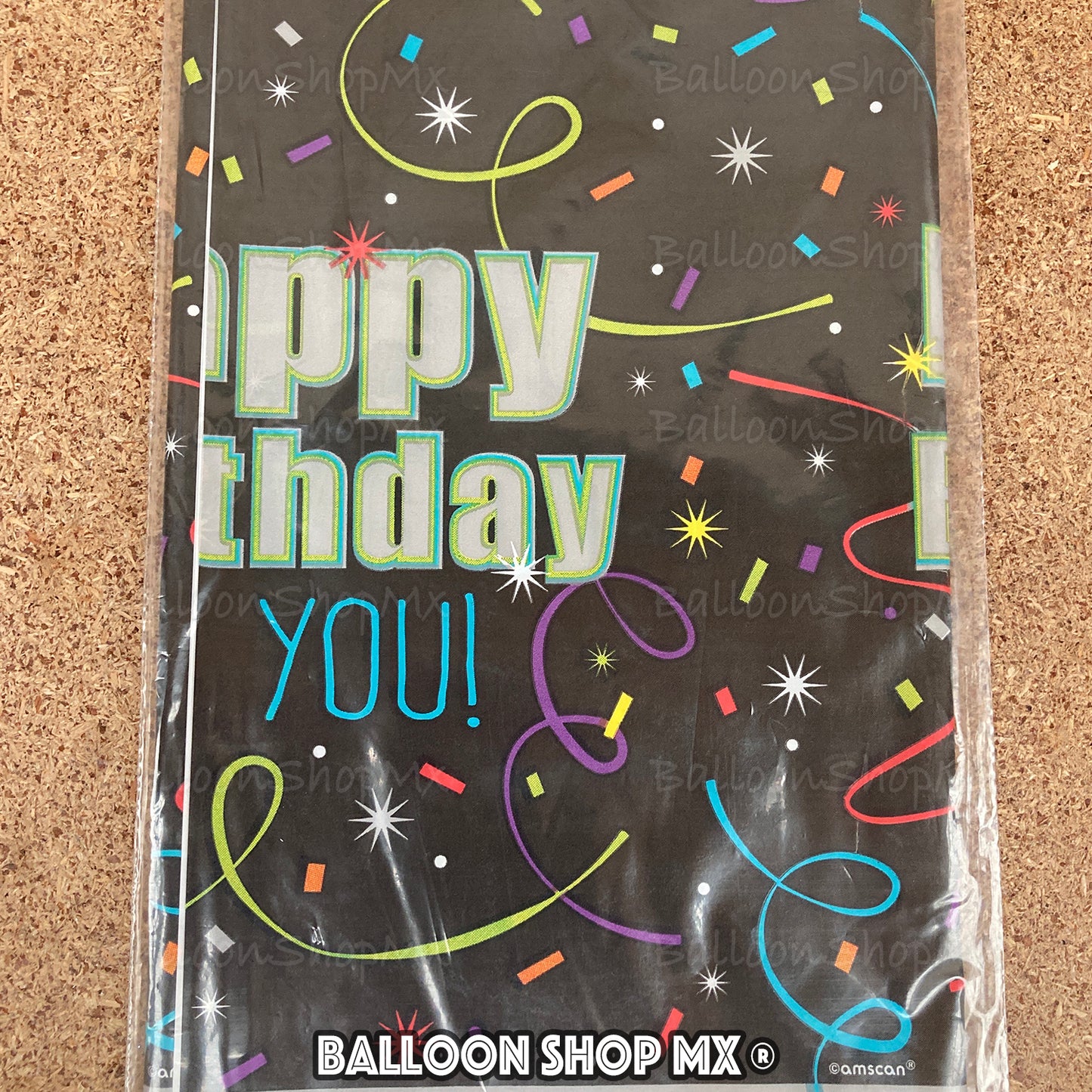 Mantel negro con serpentinas