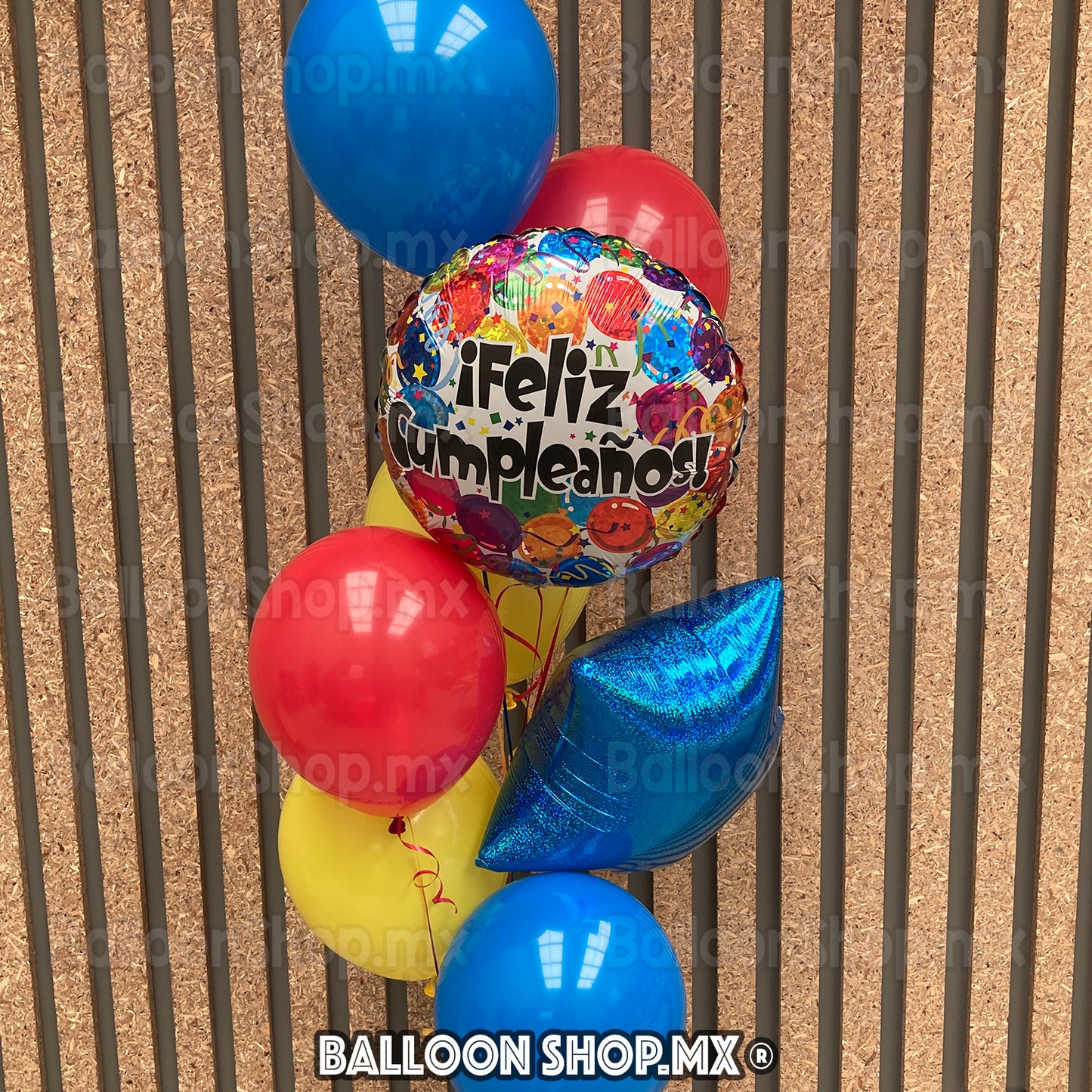 Feliz cumple holográfico