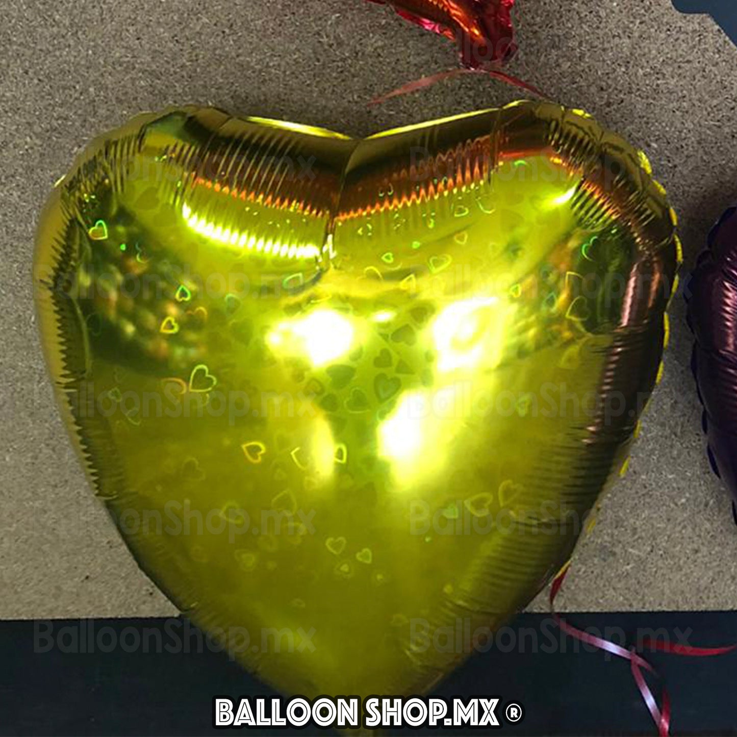 Corazón holográfico dorado