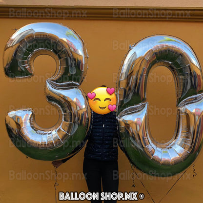 Números gigantes en plata