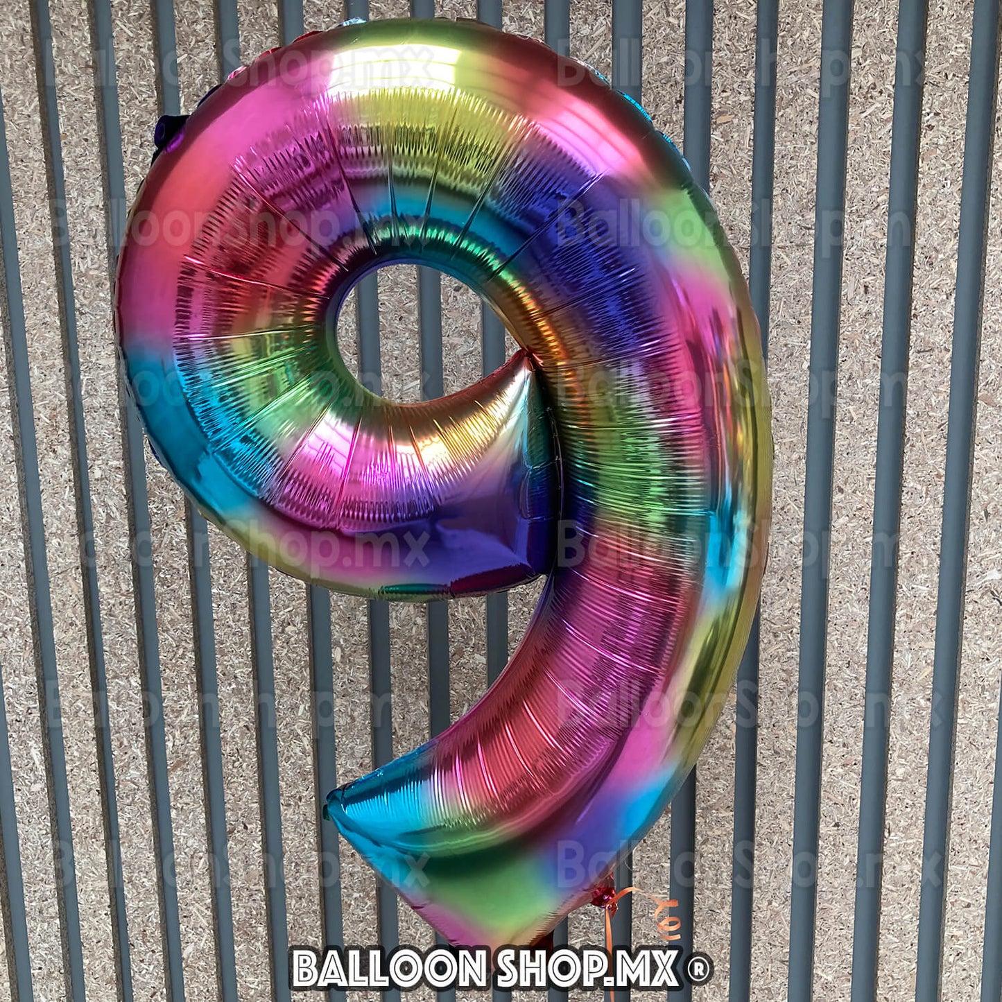 Números grandes en arcoíris