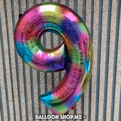 Números grandes en arcoíris