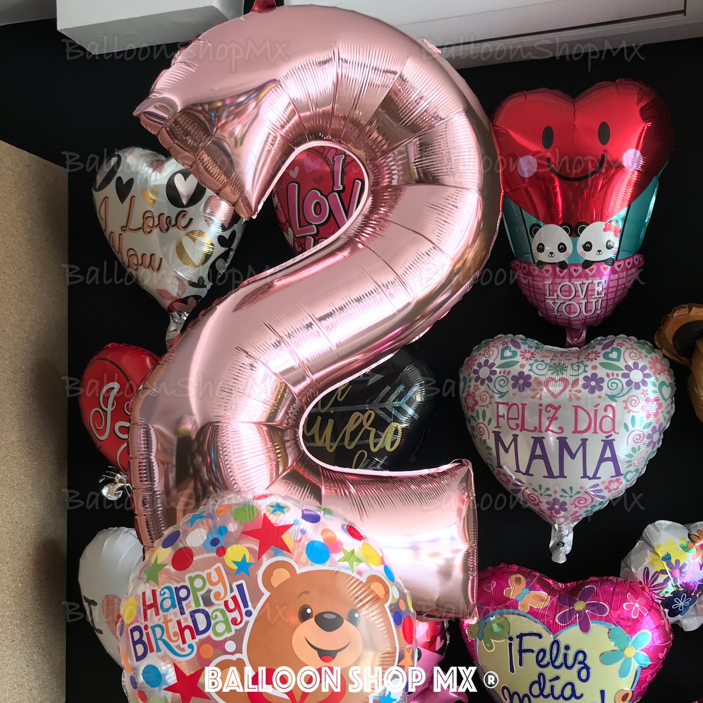 Números grandes en oro rosa