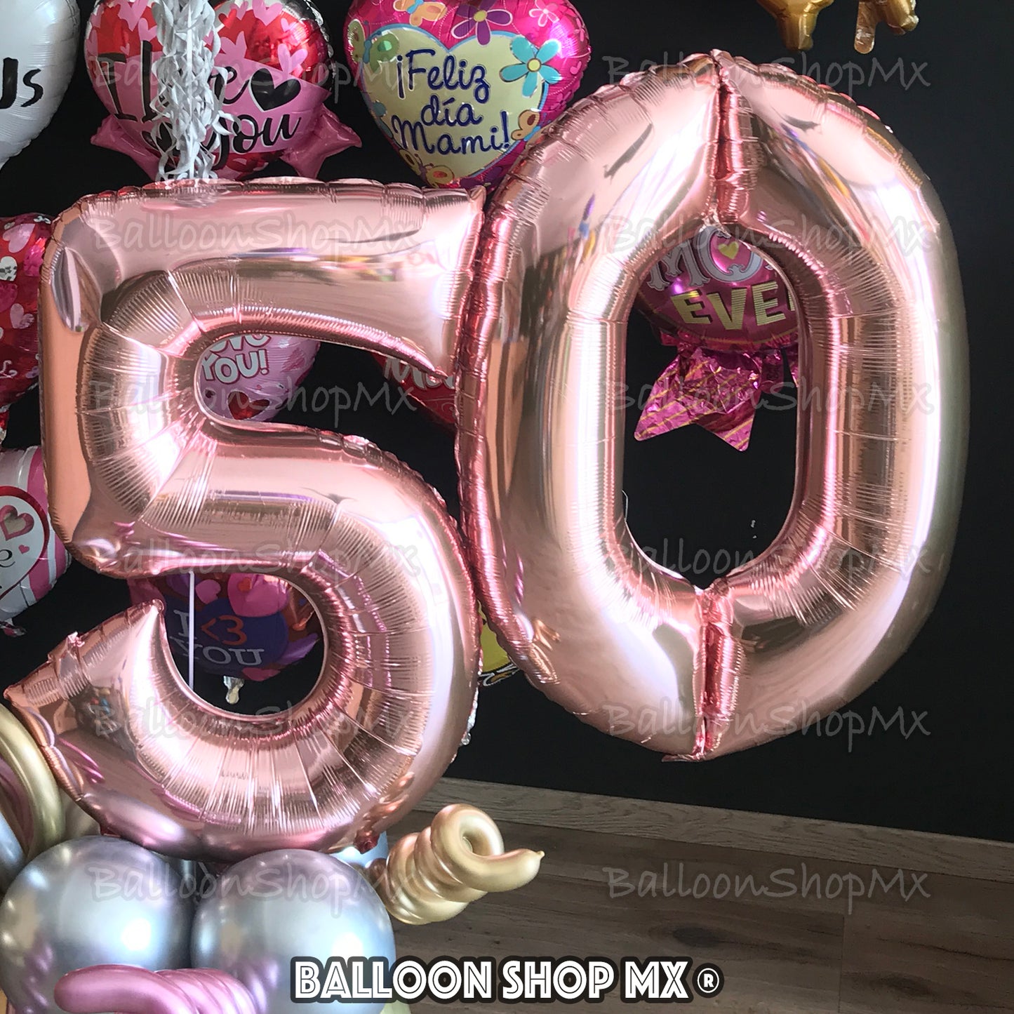 Números grandes en oro rosa