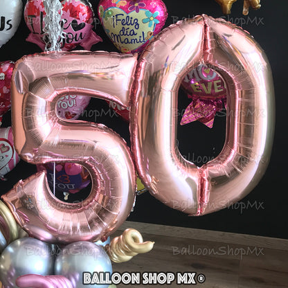 Números grandes en oro rosa